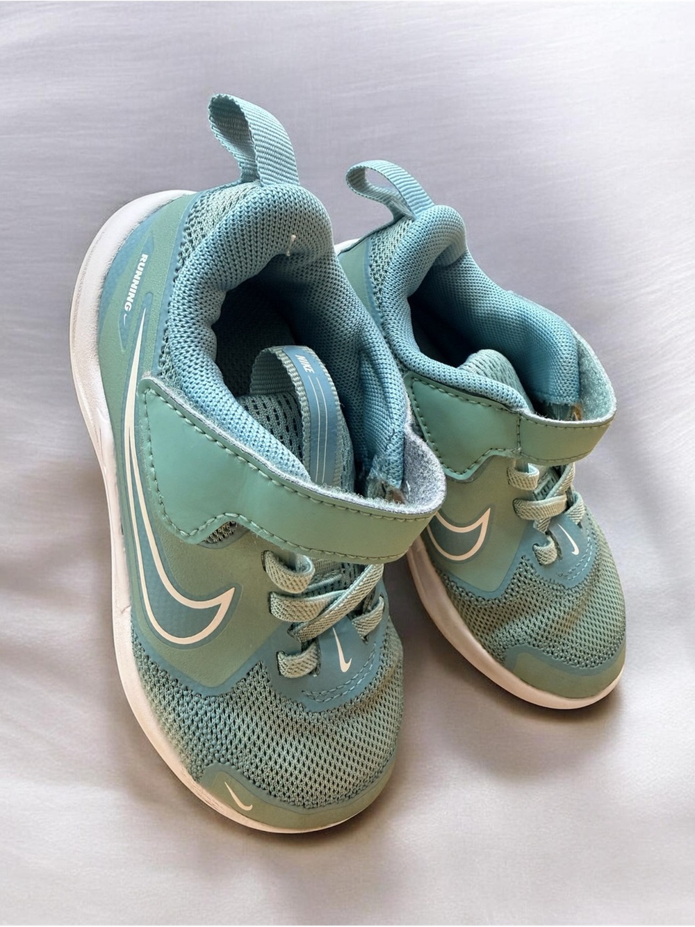 Nike Kids Teal/Light Blue Athletic Sneakers with Hook-and-Loop Strap